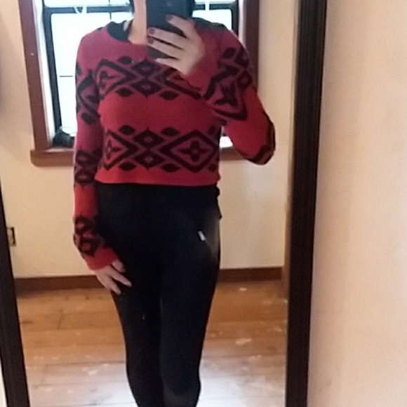 Red patterned sweater - Picture 4 of 4